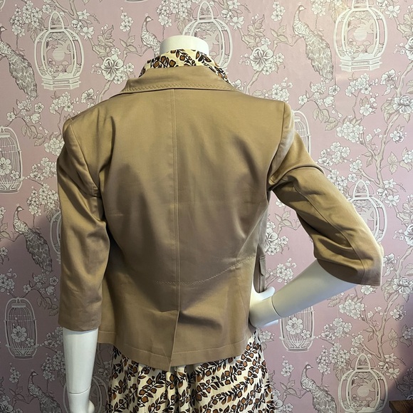 Camel coloured 3/4 length blazer w/front pockets. - Picture 4 of 10